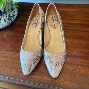 Chic Snakeskin Patterned Heels